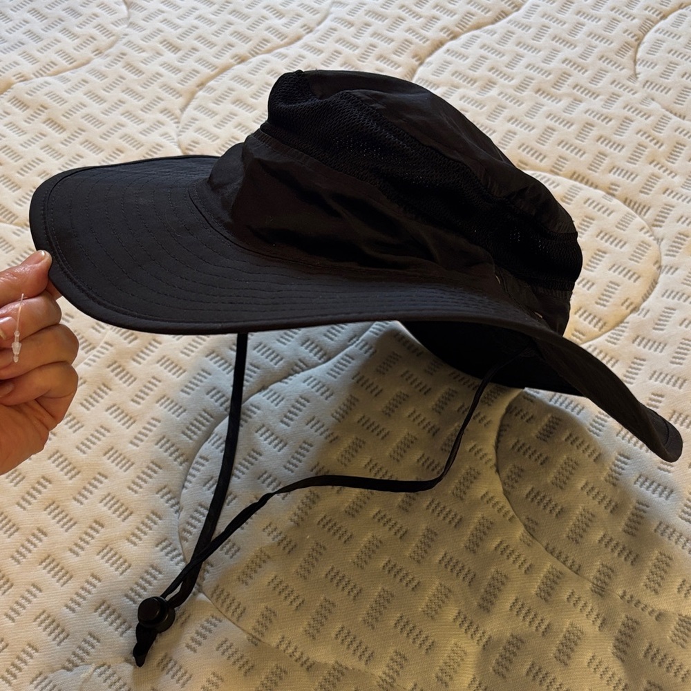 Outfly Black Vented Sun Hat Adjustable head band and chin strap Aussie Outback